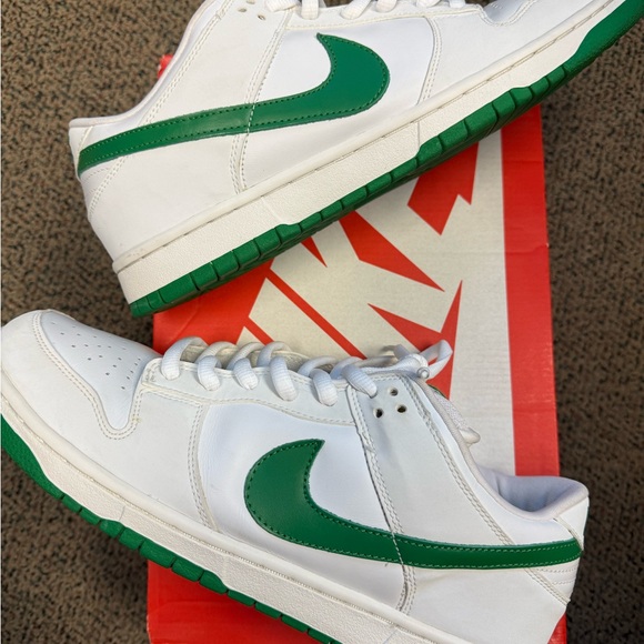 Nike Dunk Low Pro SB White Classic Green -  White Athletic Shoes - Picture 1 of 6